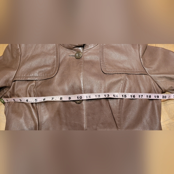 Danier taupe leather coat with under jacket liner size M like new - Picture 9 of 14